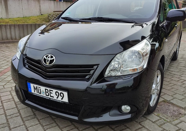 Toyota Verso cena 27500 przebieg: 180000, rok produkcji 2010 z Zwoleń małe 529